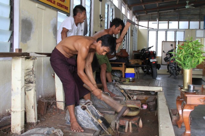 xưởng dát vàng Mandalay
