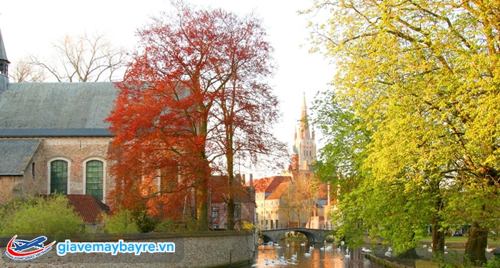 Tháng 4, mùa xuân, là thời điểm đẹp nhất để đến Bruges