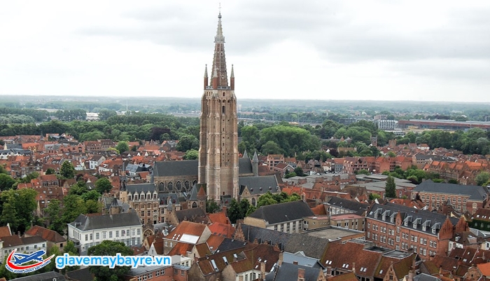 Onze'Lieve-Vrouwekerk - công trình cao nhất ở khu trung tâm