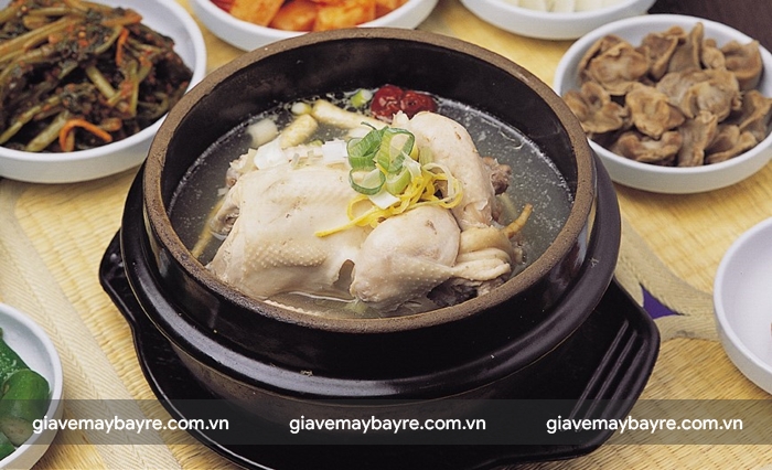 Hàn Quốc có cực kì nhiều đồ ăn ngon trong đó có món: gà hầm sâm
